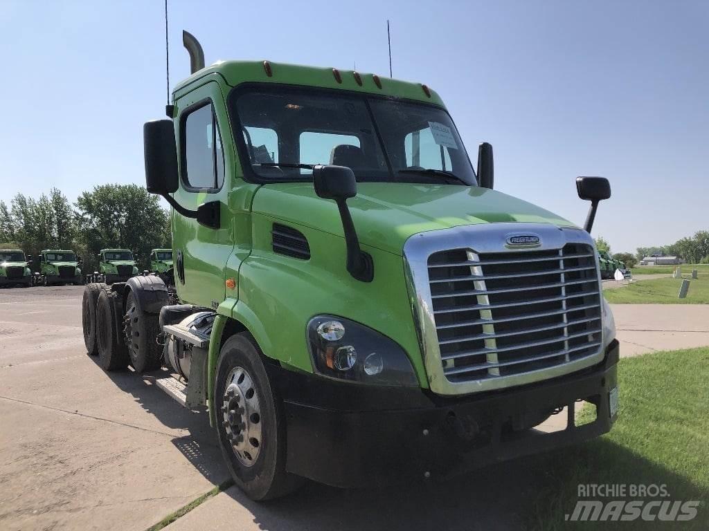 Freightliner CA113 Tractor Units