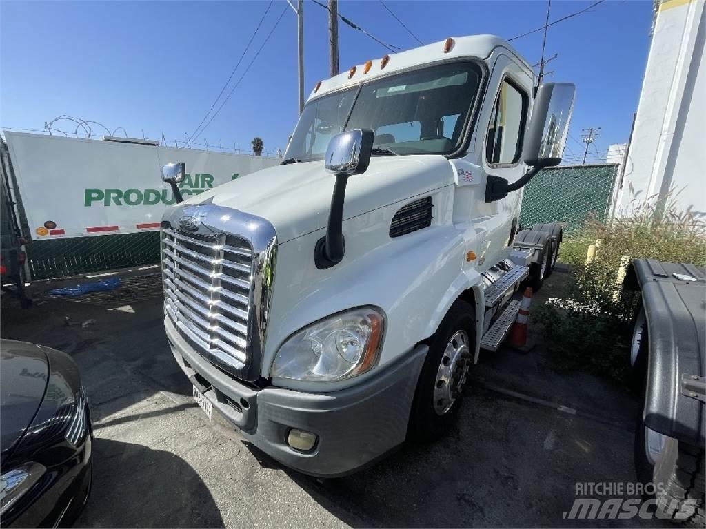 Freightliner CA113 Tractor Units