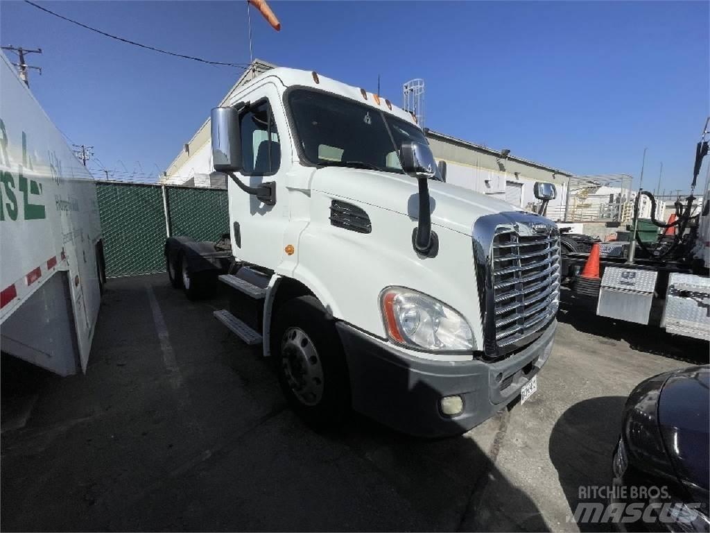 Freightliner CA113 Tractor Units