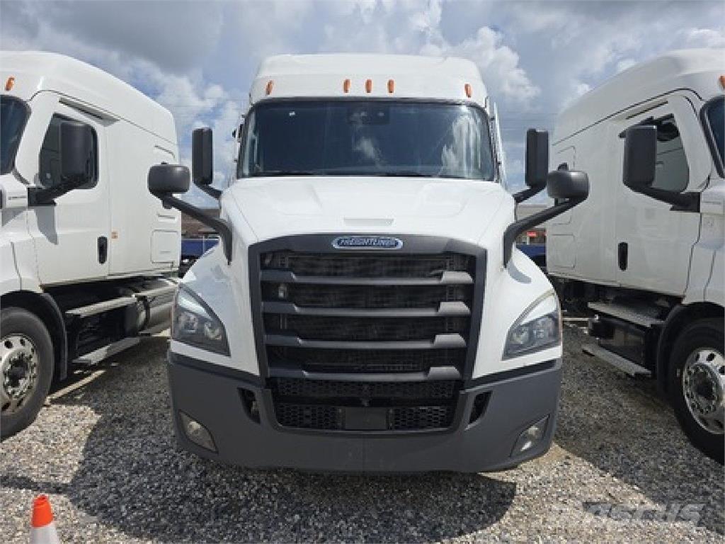 Freightliner CAS116 Tractor Units