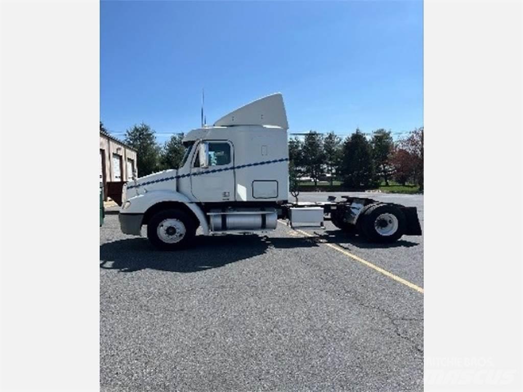 Freightliner CL112G Tractor Units