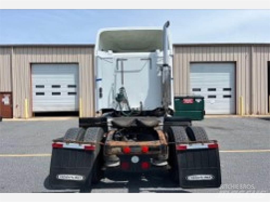 Freightliner CL112G Tractor Units