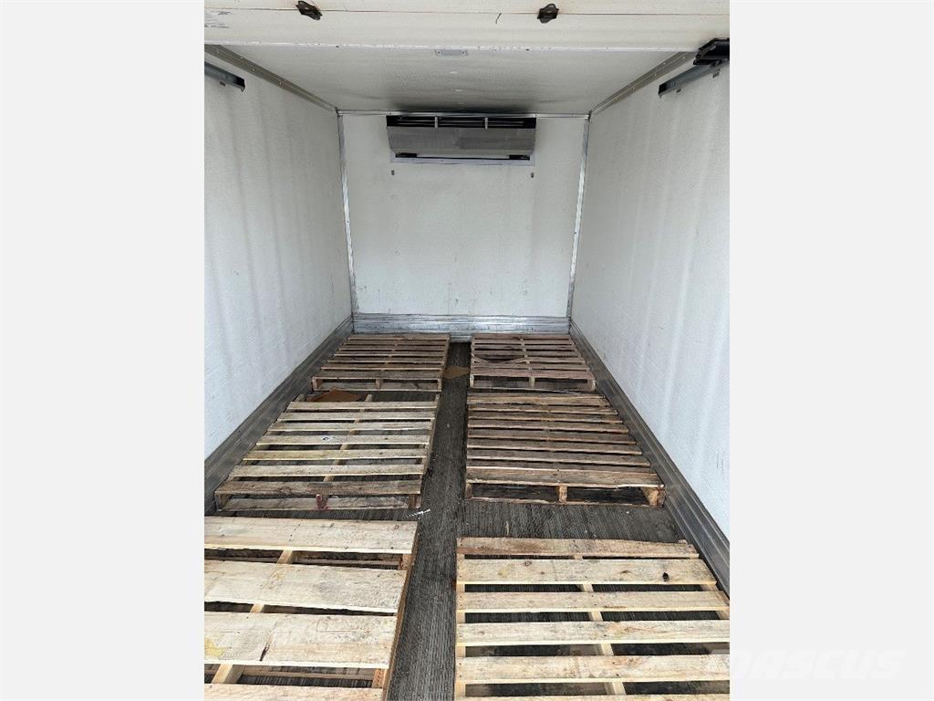 Freightliner M2 106 Temperature controlled trucks