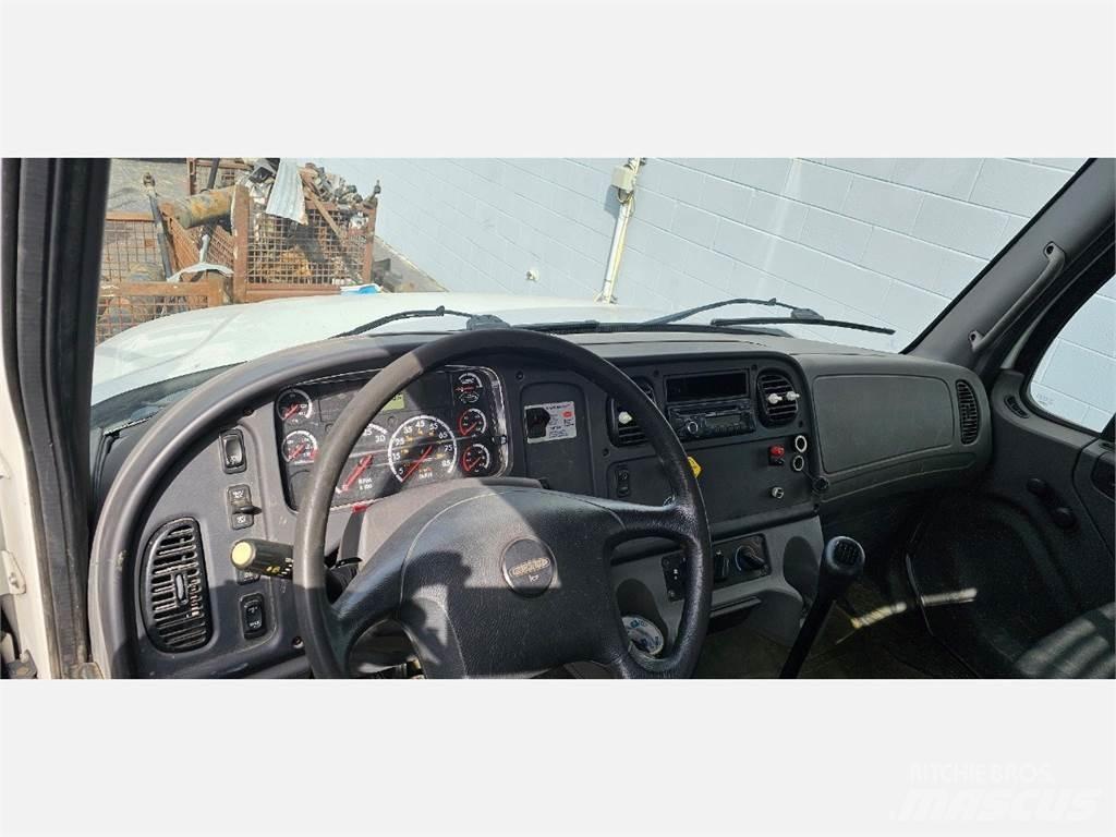 Freightliner M2 106 Flatbed / Dropside trucks