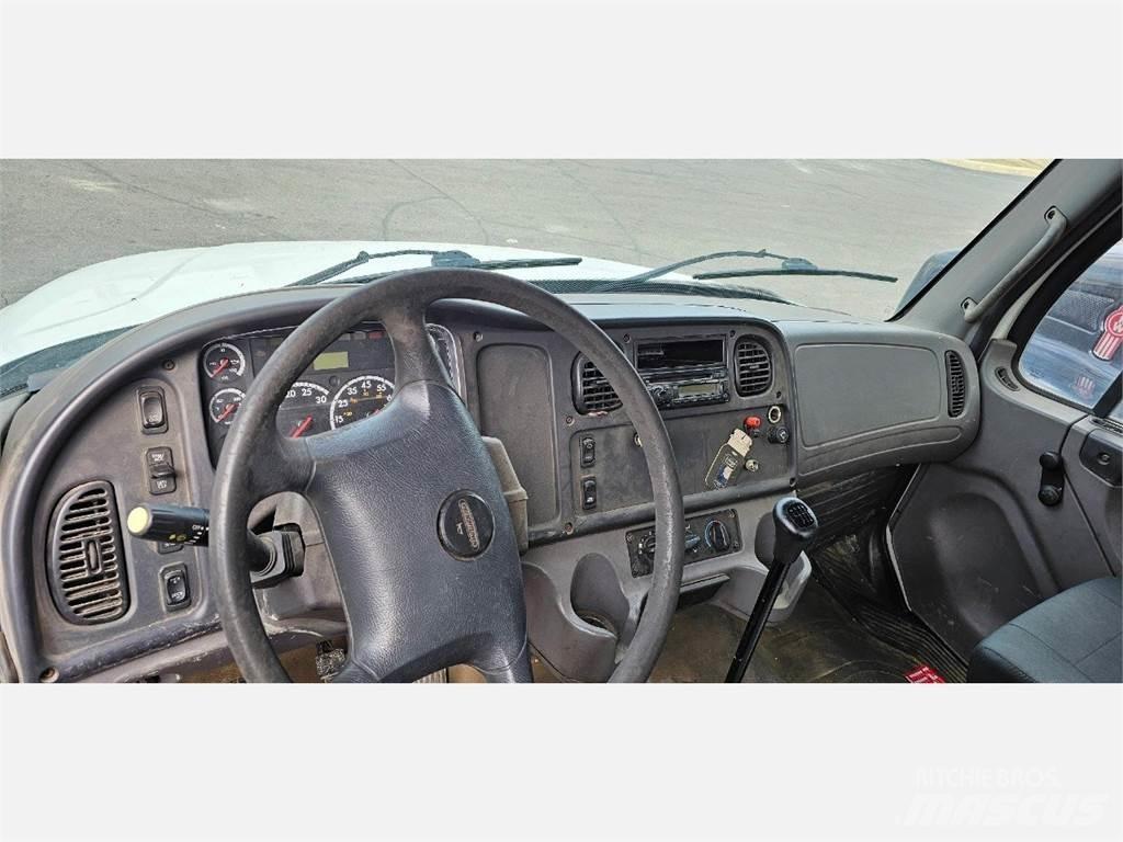 Freightliner M2 106 Flatbed / Dropside trucks