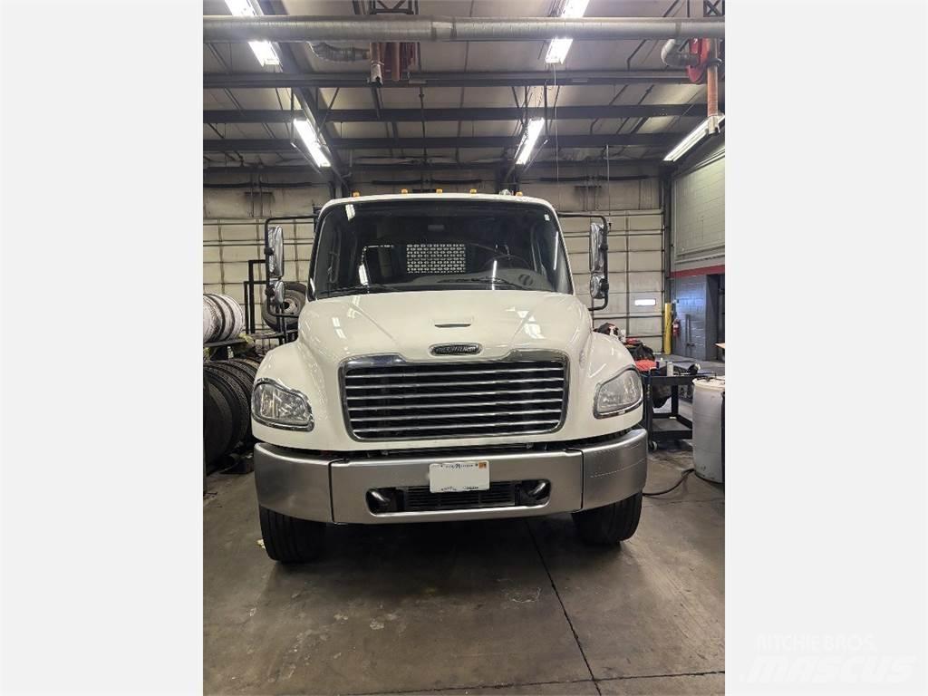 Freightliner M2 106 Flatbed / Dropside trucks