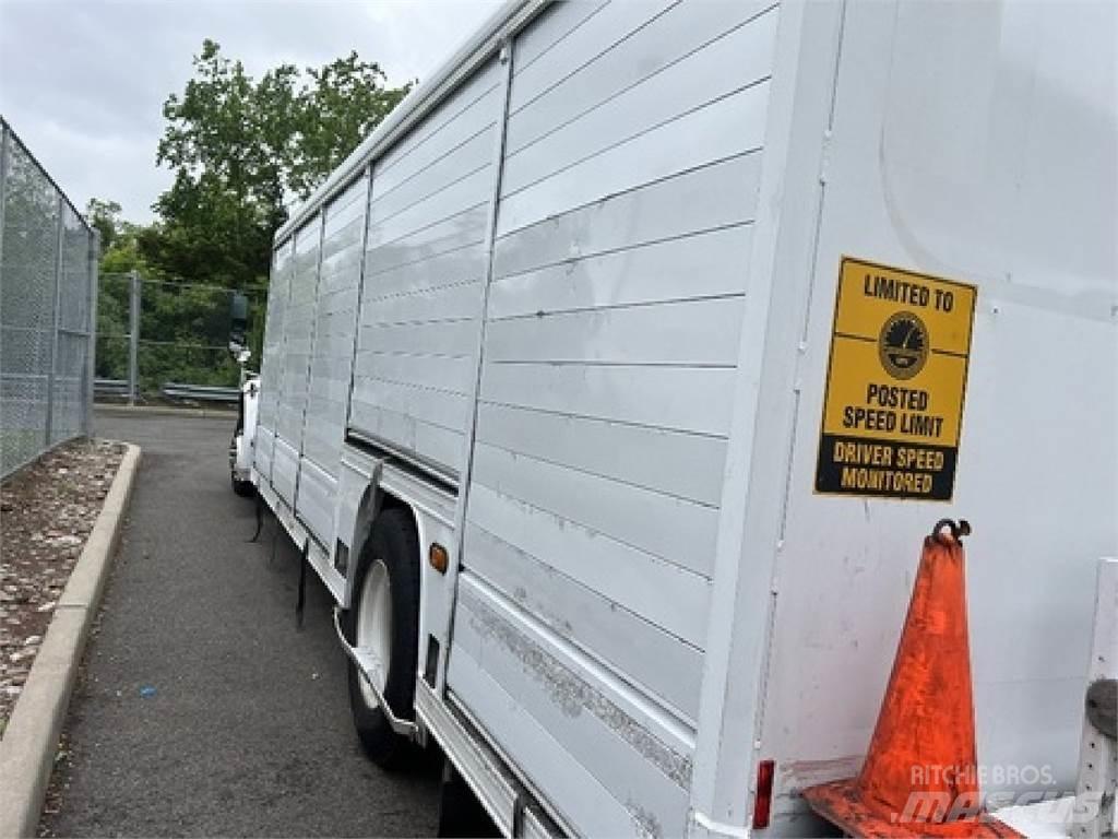 Freightliner M2106 Beverage delivery trucks