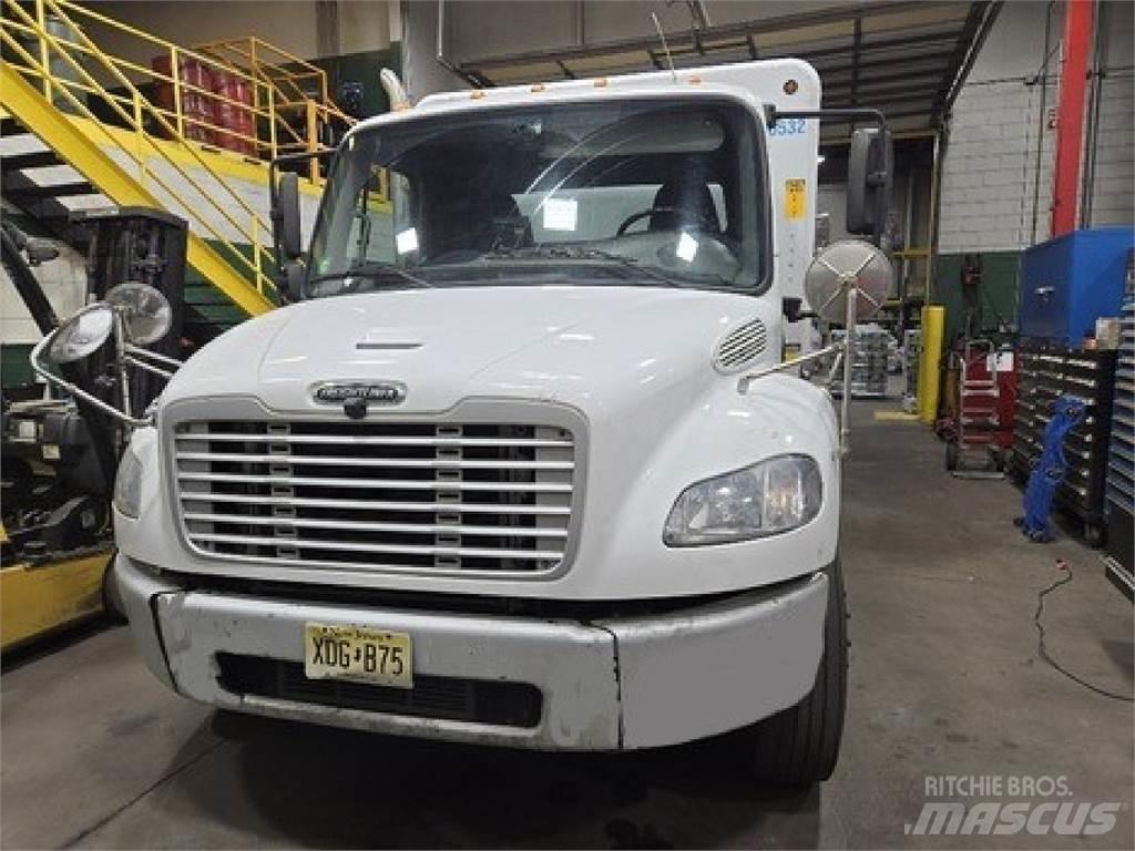 Freightliner M2106 Beverage delivery trucks