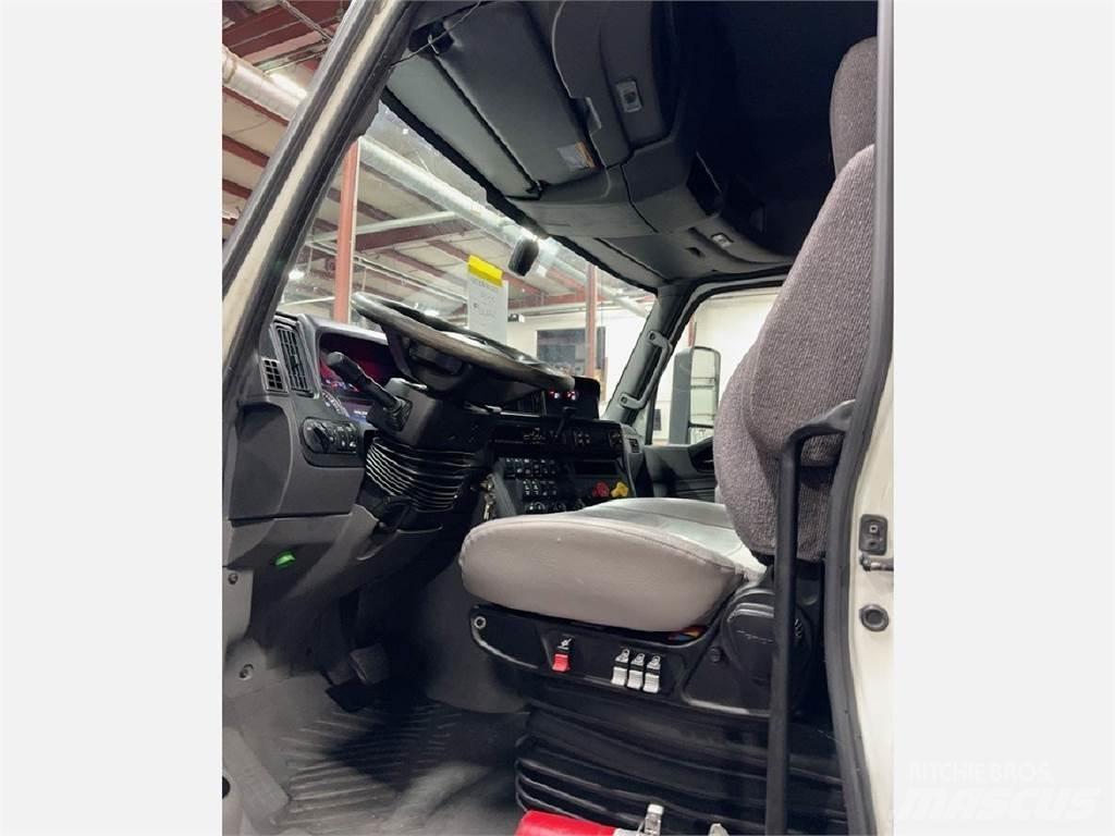 International LT Tractor Units