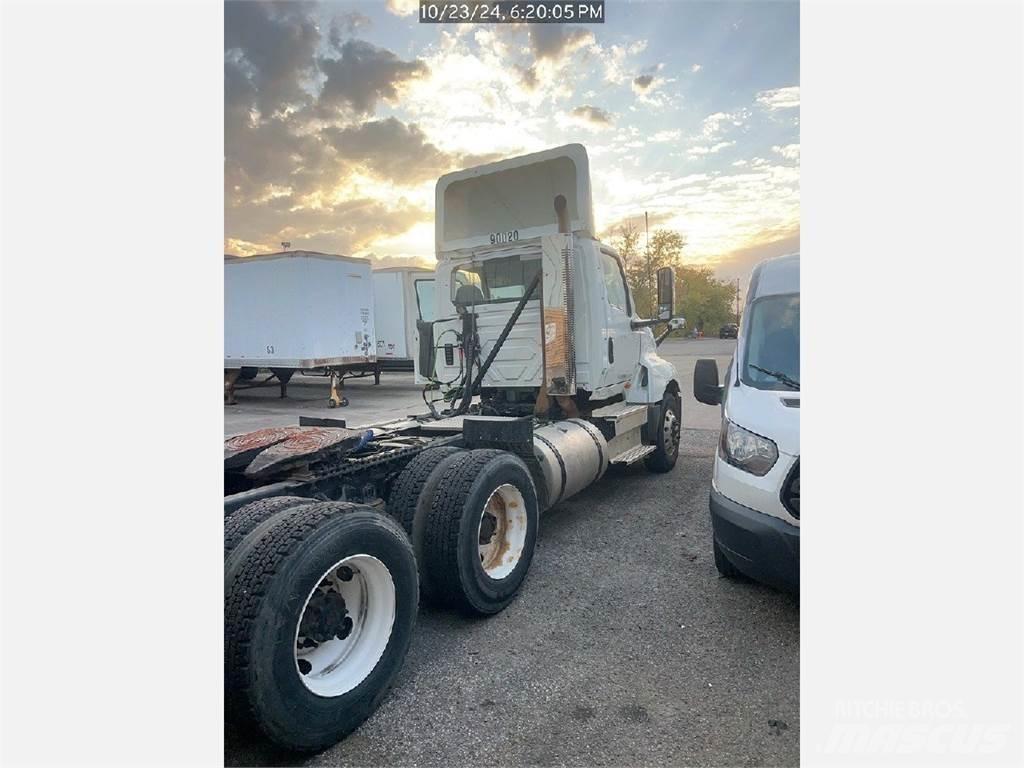 International LT Tractor Units