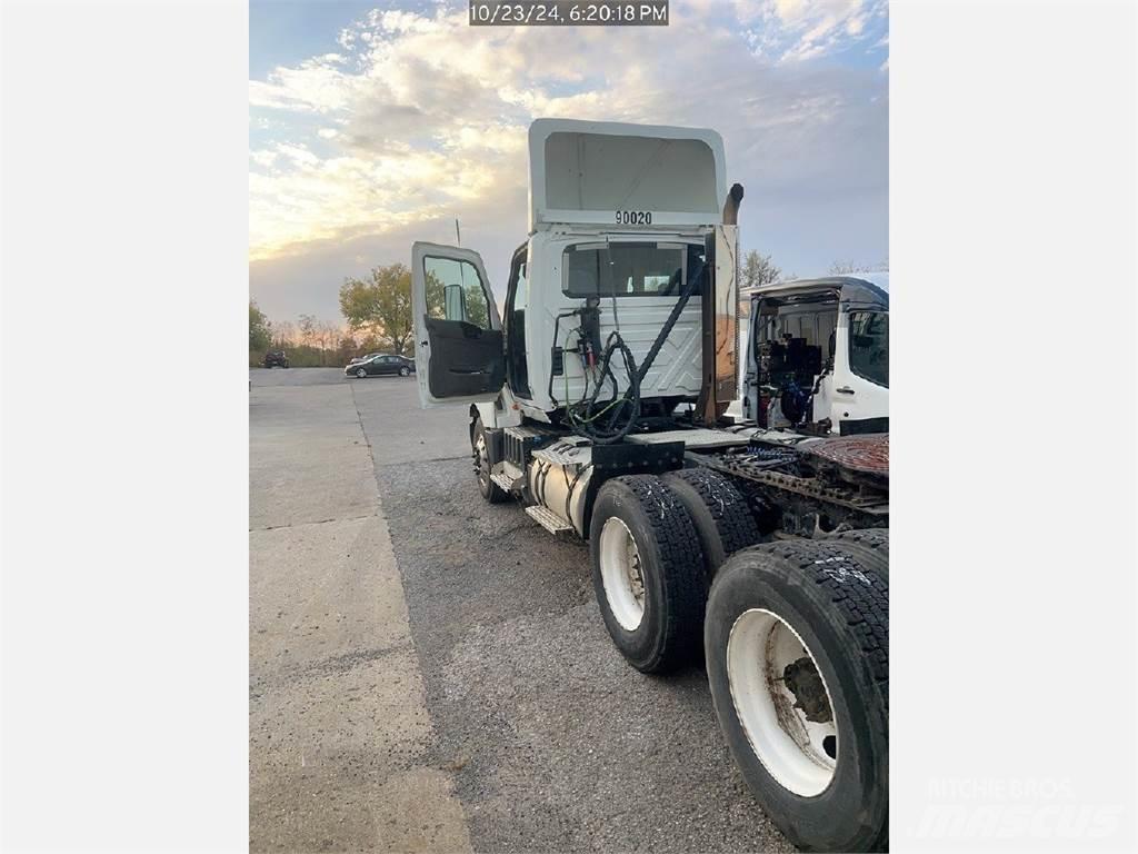 International LT Tractor Units