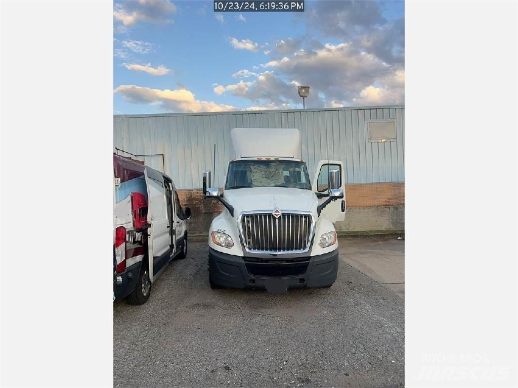 International LT Tractor Units