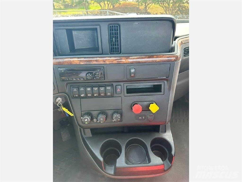 International LT Tractor Units