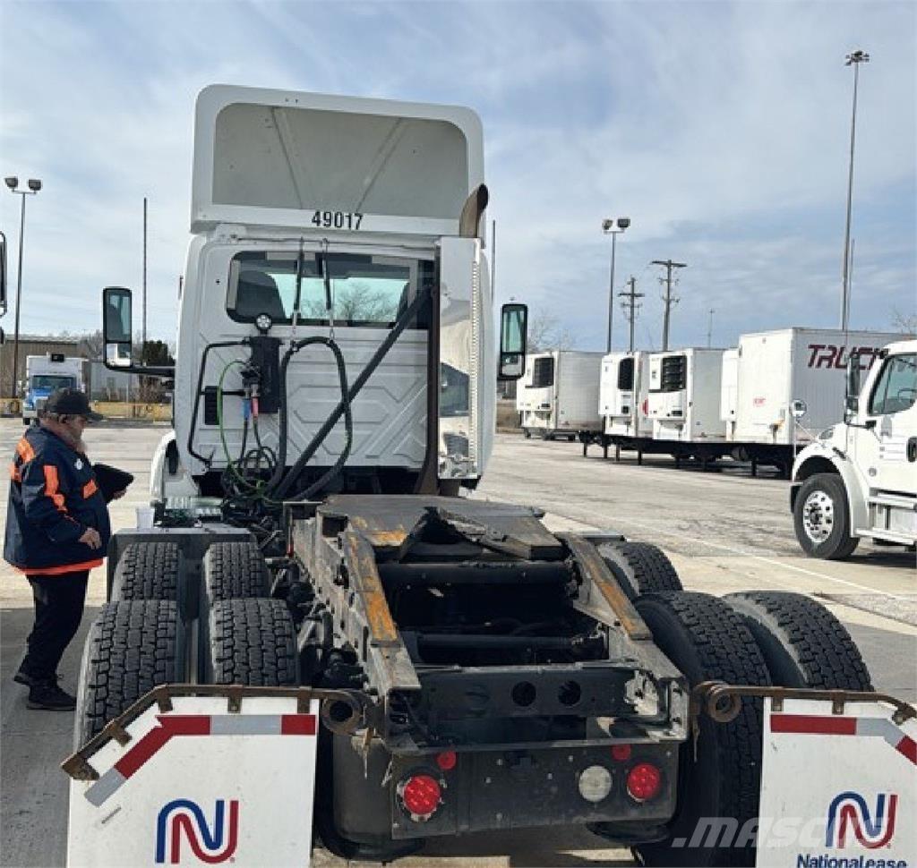 International LT Tractor Units