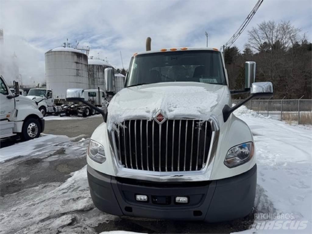 International LT625 Tractor Units