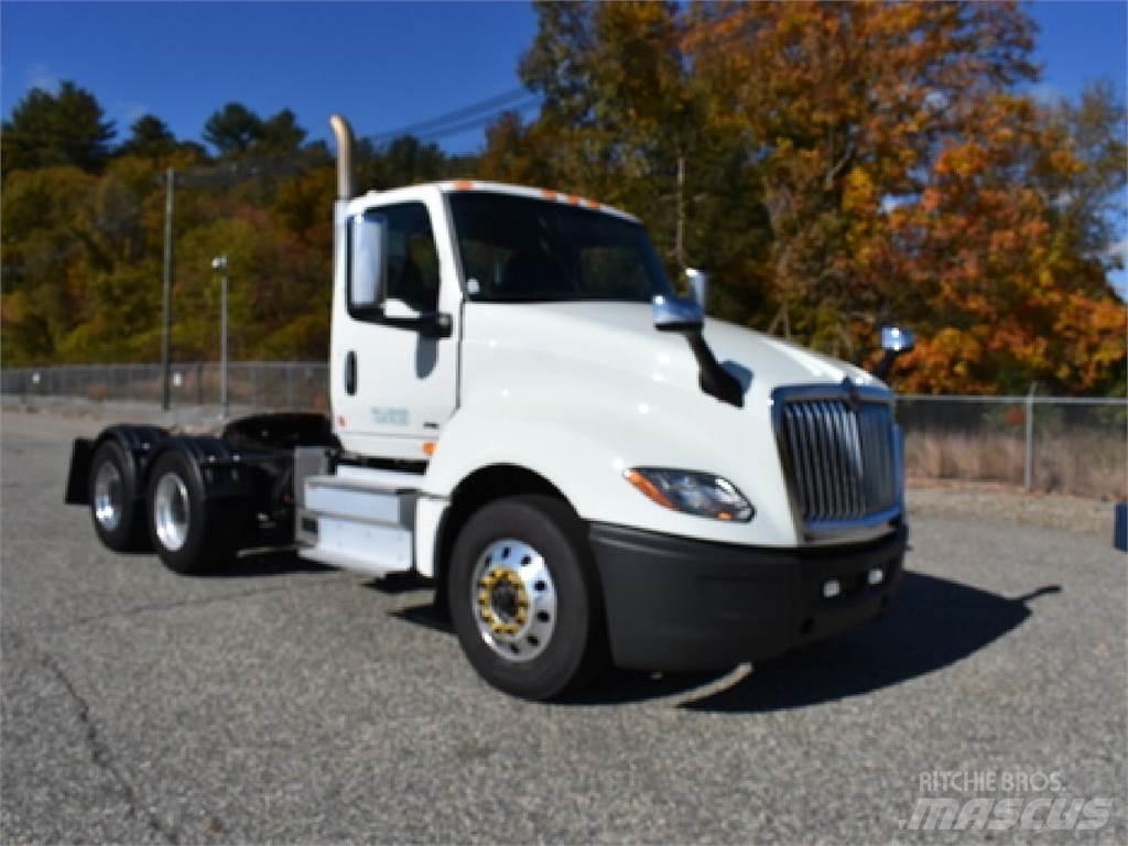 International LT625 Tractor Units