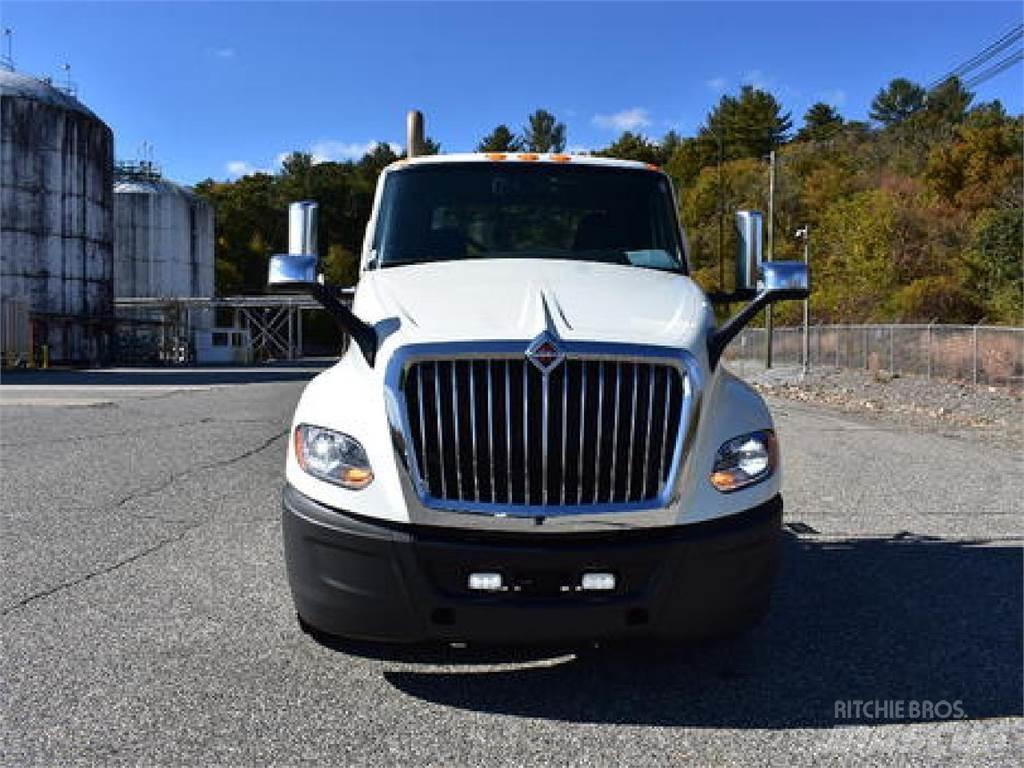 International LT625 Tractor Units