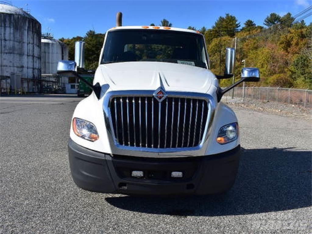 International LT625 Tractor Units