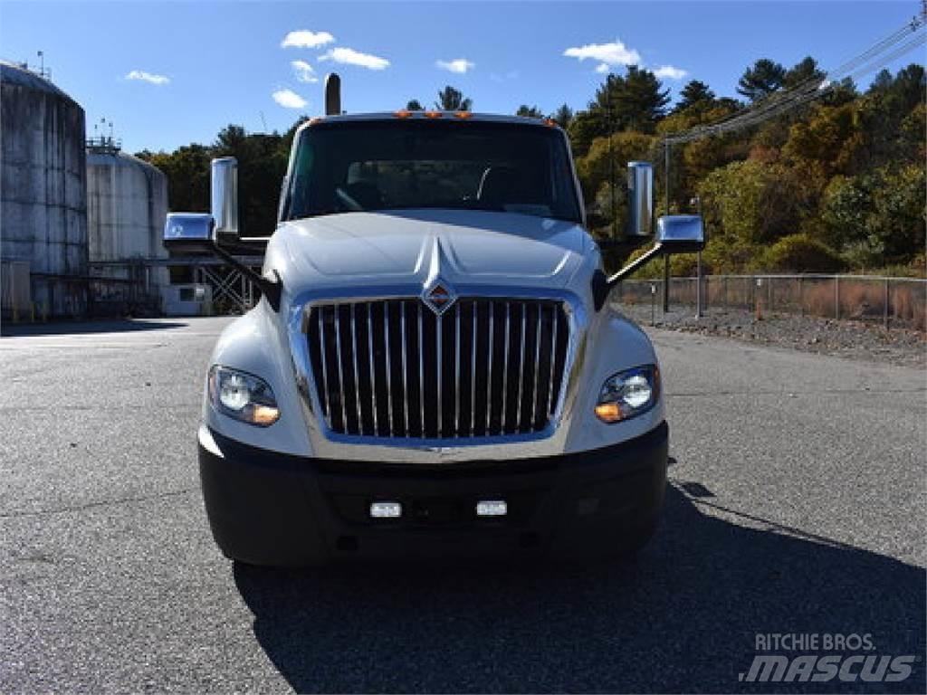 International LT625 Tractor Units