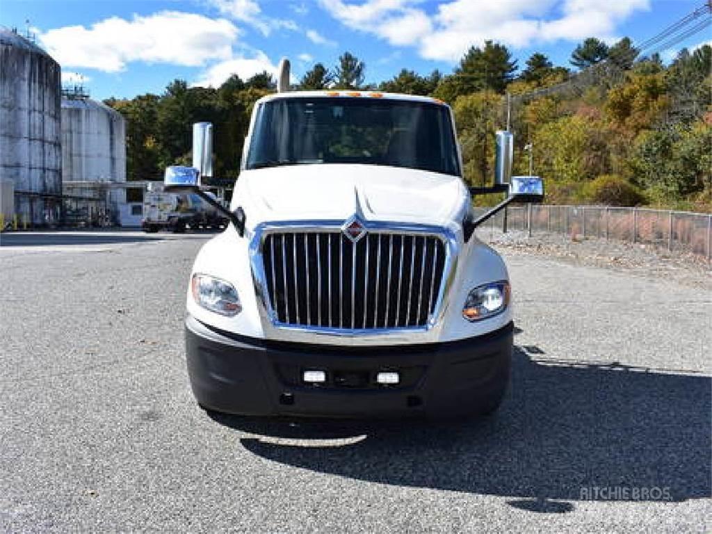 International LT625 Tractor Units