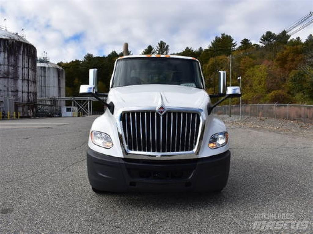 International LT625 Tractor Units