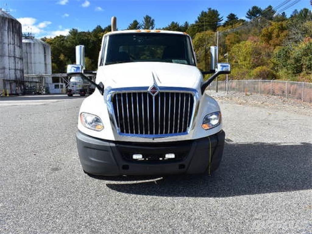 International LT625 Tractor Units