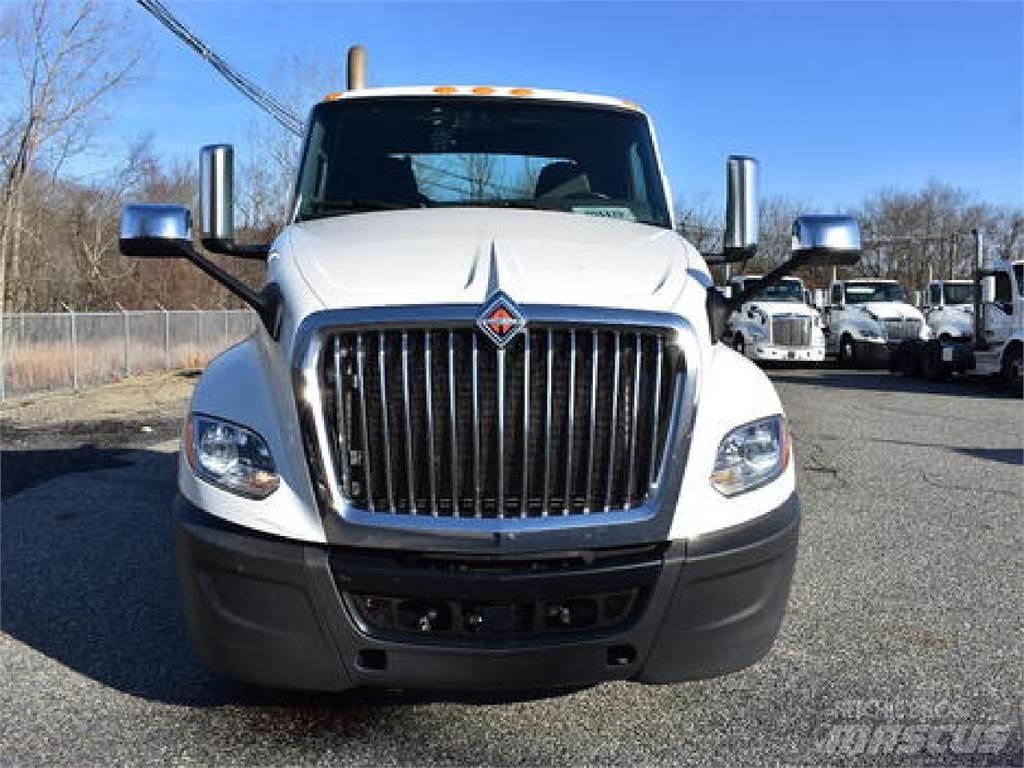 International LT625 Tractor Units
