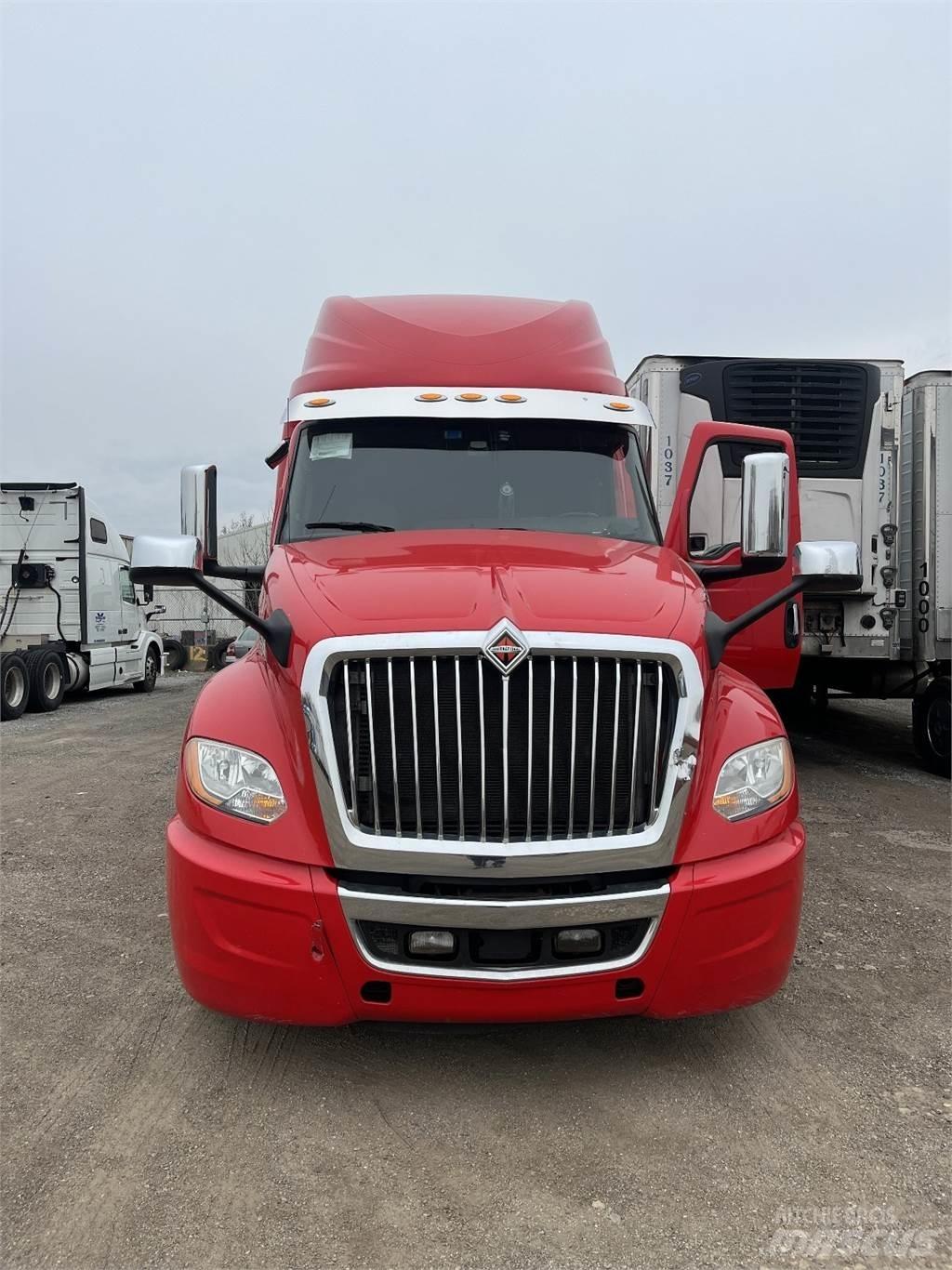 International LT625 Tractor Units