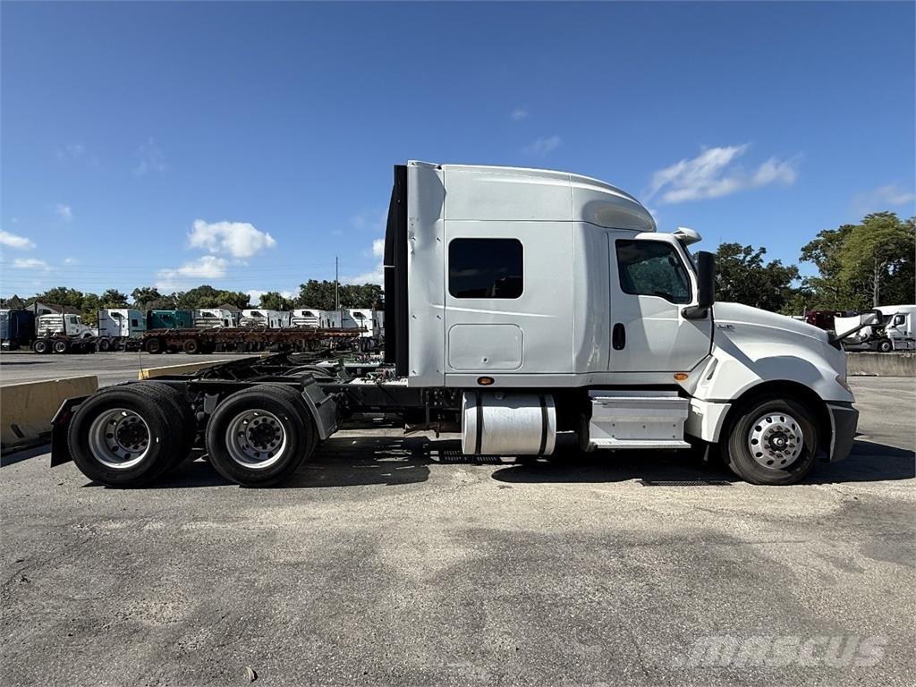 International LT625 Tractor Units