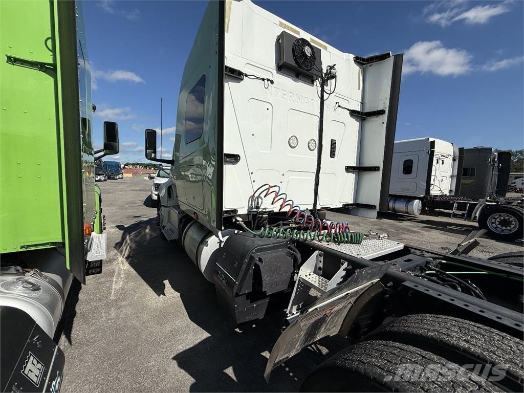 International LT625 Tractor Units