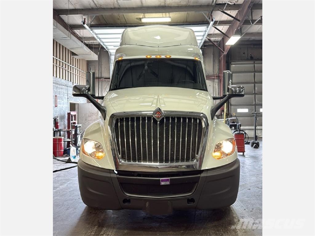 International LT625 Tractor Units