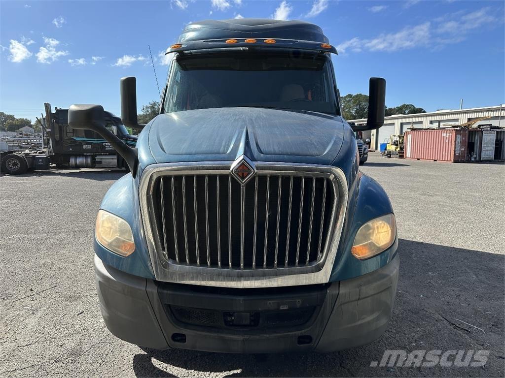 International LT625 Tractor Units