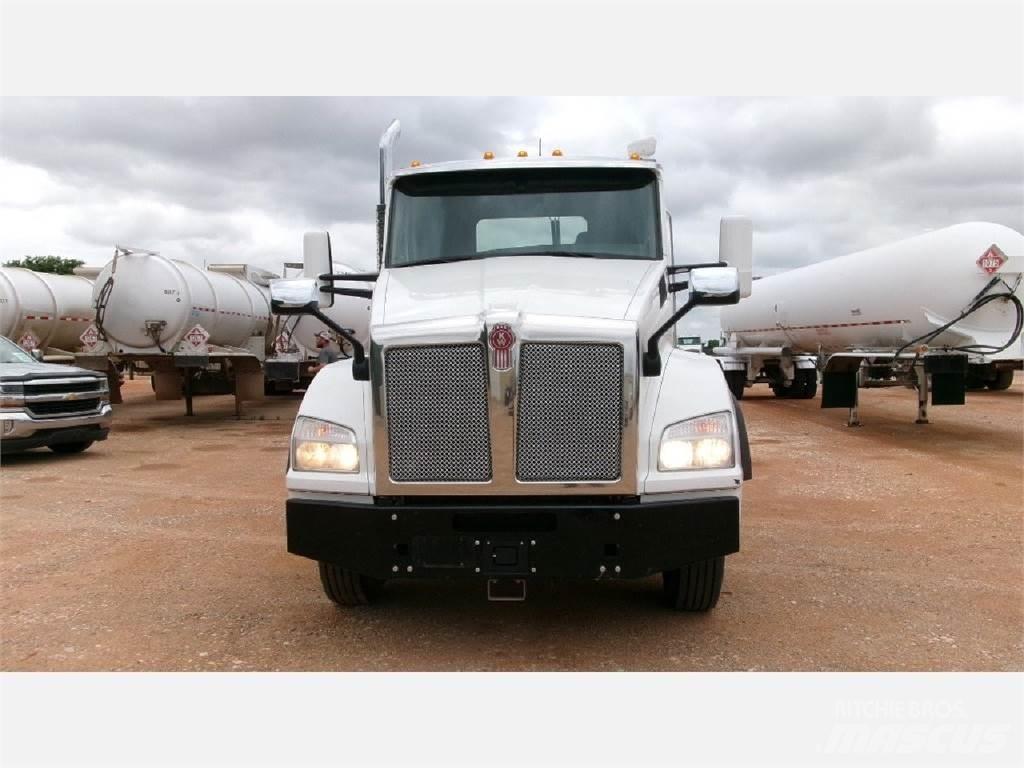 Kenworth T880 Tractor Units