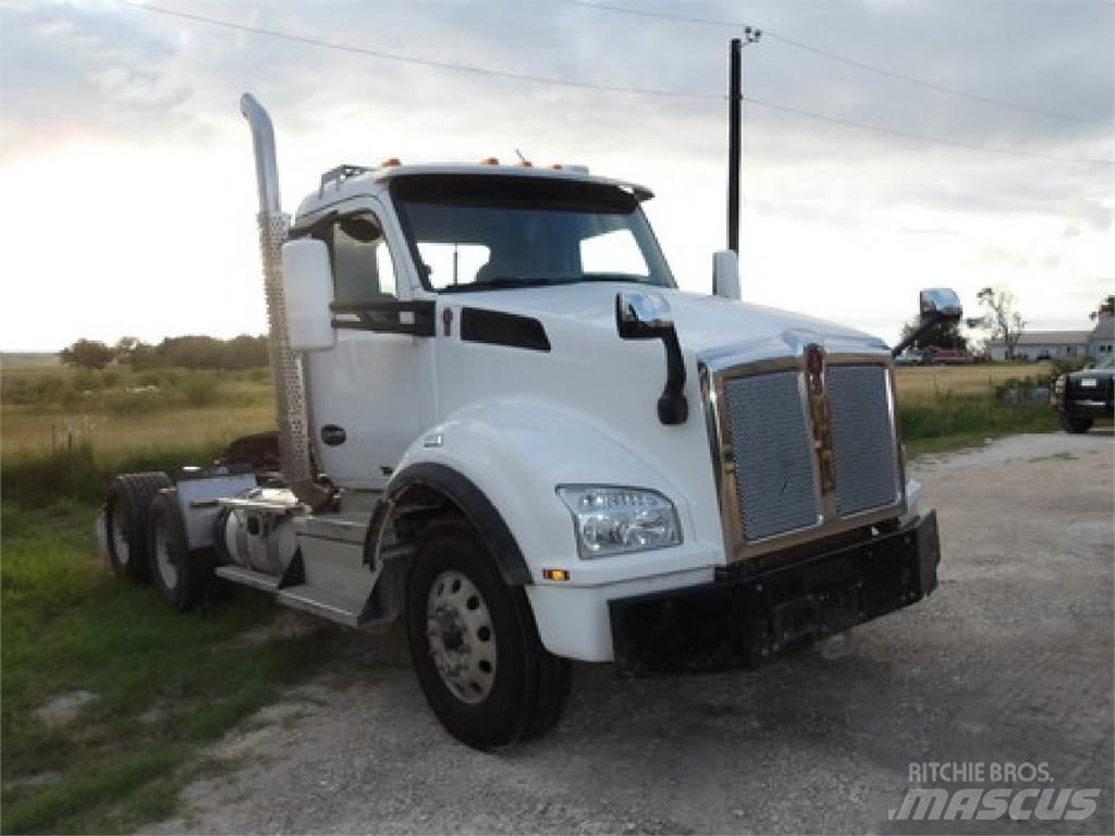 Kenworth T880 Tractor Units