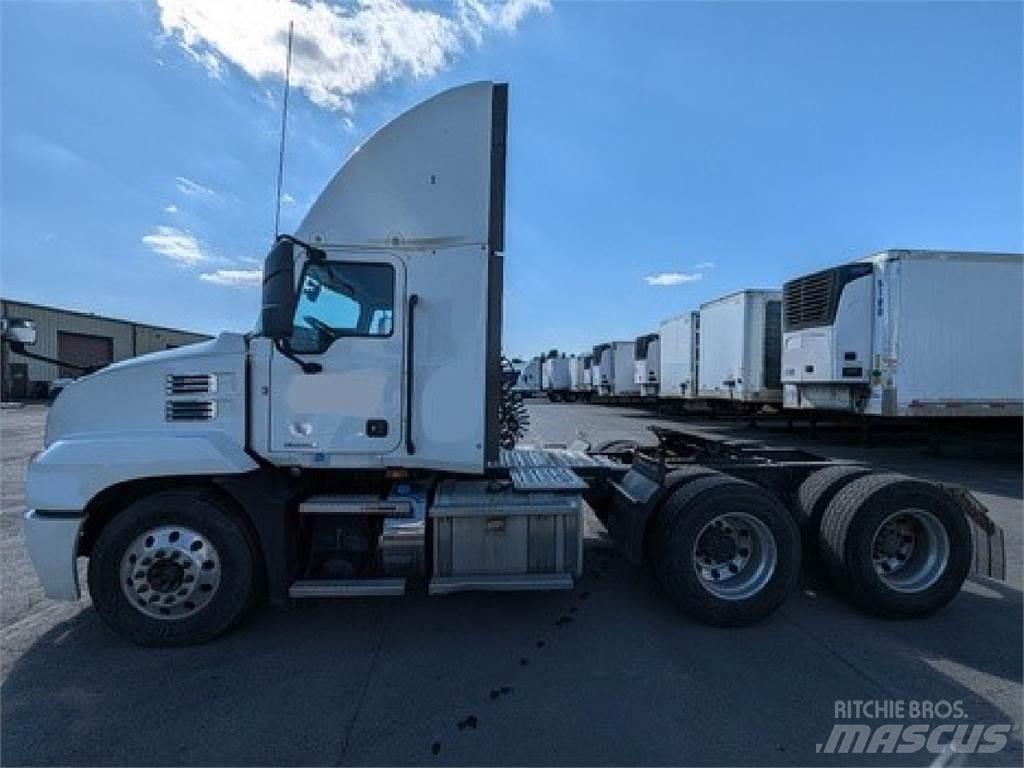 Mack AN64T Tractor Units