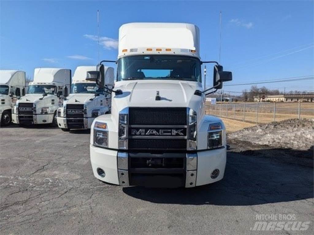 Mack AN64T Tractor Units
