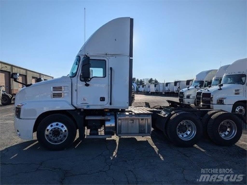 Mack AN64T Tractor Units