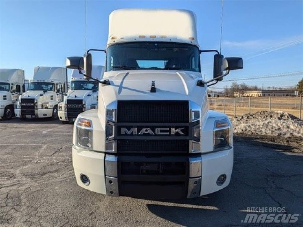 Mack AN64T Tractor Units