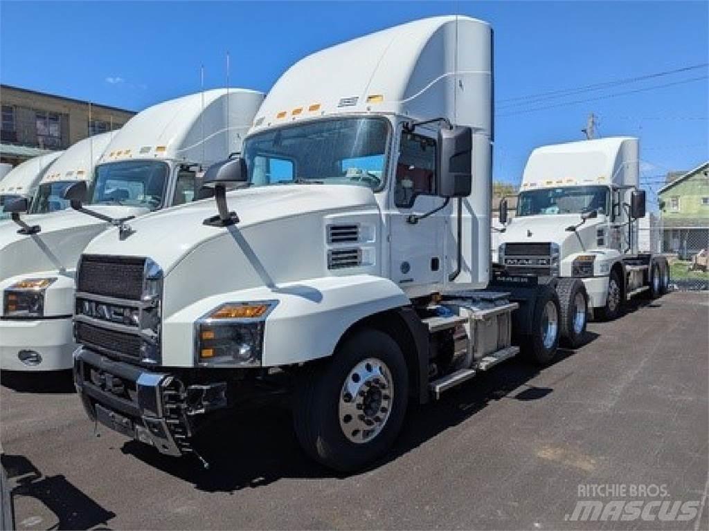 Mack AN64T Tractor Units