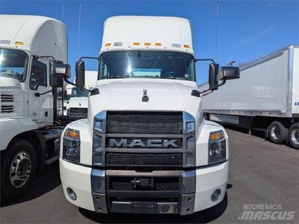 Mack AN64T Tractor Units