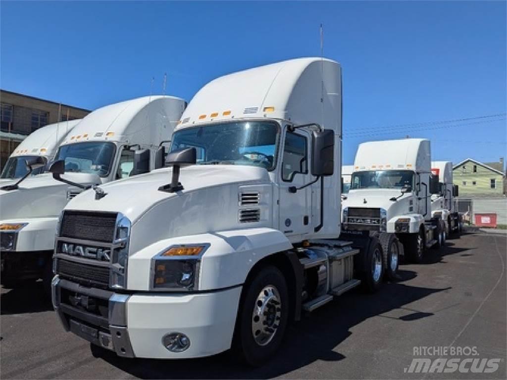 Mack AN64T Tractor Units