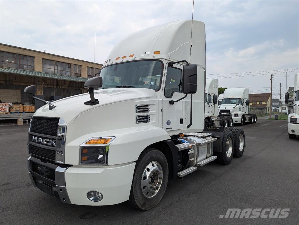Mack AN64T Tractor Units