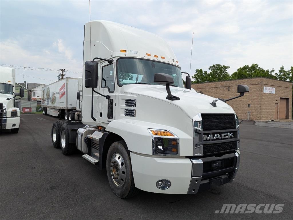 Mack AN64T Tractor Units