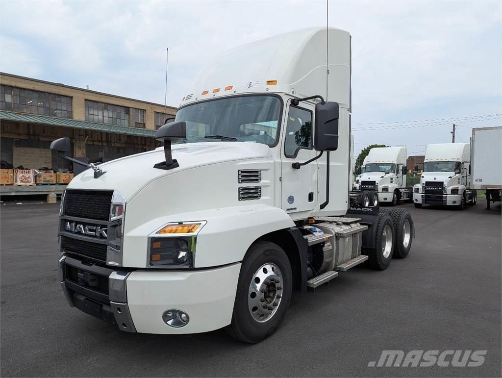 Mack AN64T Tractor Units