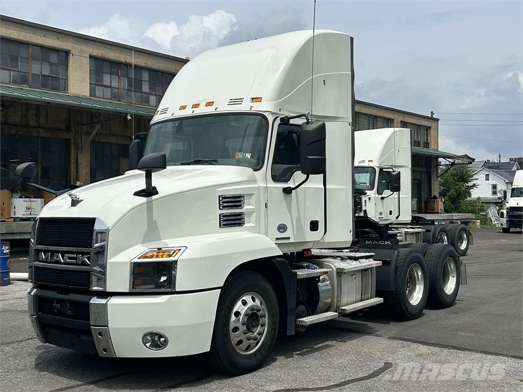 Mack AN64T Tractor Units