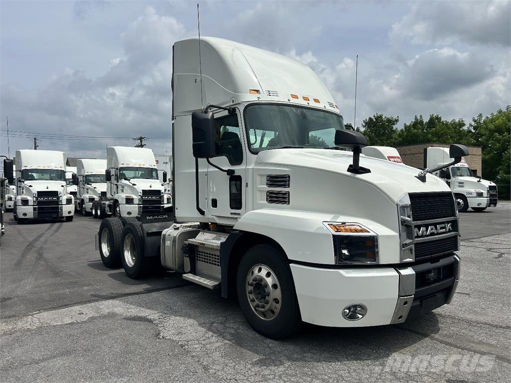 Mack AN64T Tractor Units