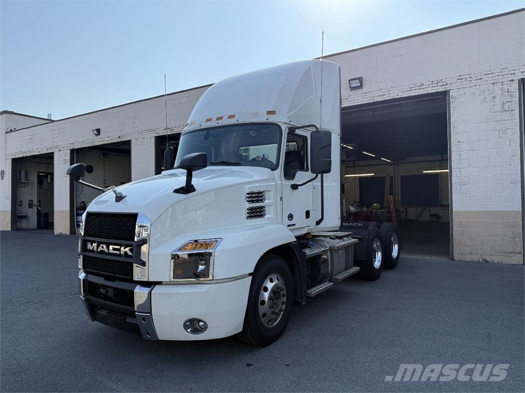 Mack AN64T Tractor Units