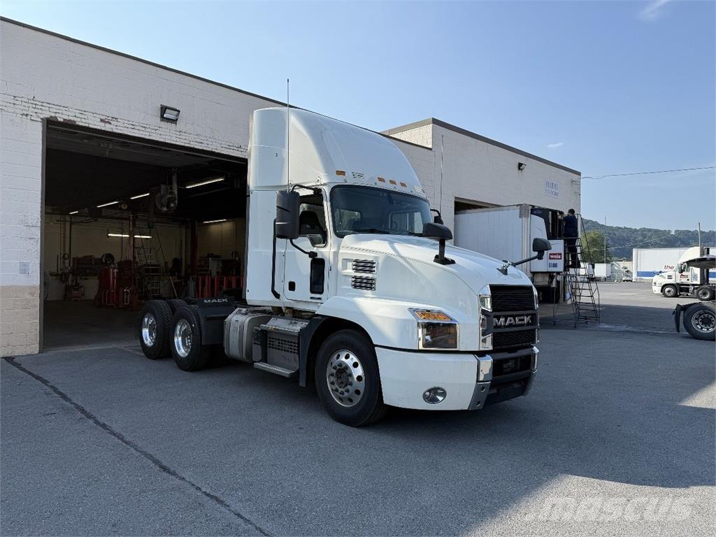 Mack AN64T Tractor Units