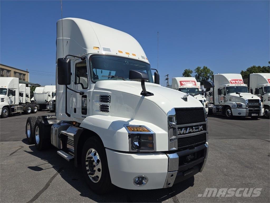 Mack AN64T Tractor Units