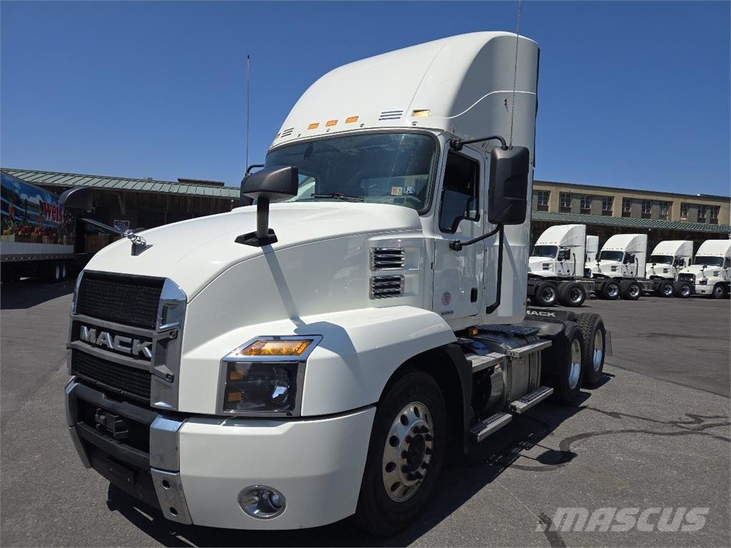 Mack AN64T Tractor Units